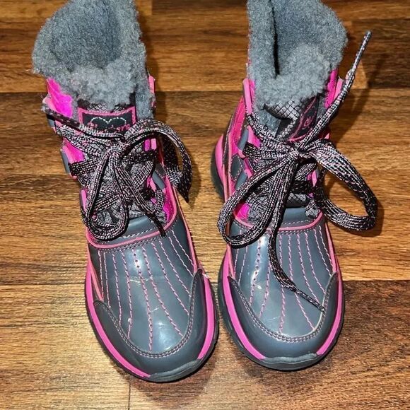 Skechers Gray and Hot Pink Heart Mid Calf Faux Fur Lace Up Boot Size 11 Toddler - Picture 3 of 7